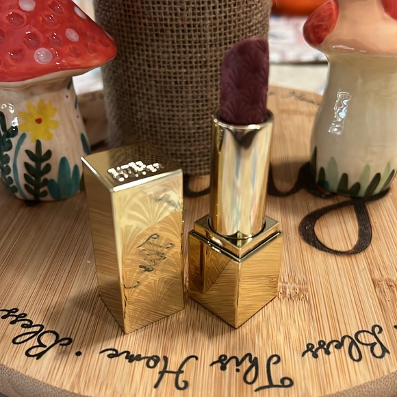 Estee Lauder Rich Plum Lipstick - Picture 2 of 3